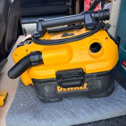 Dewalt vacuum with batteries