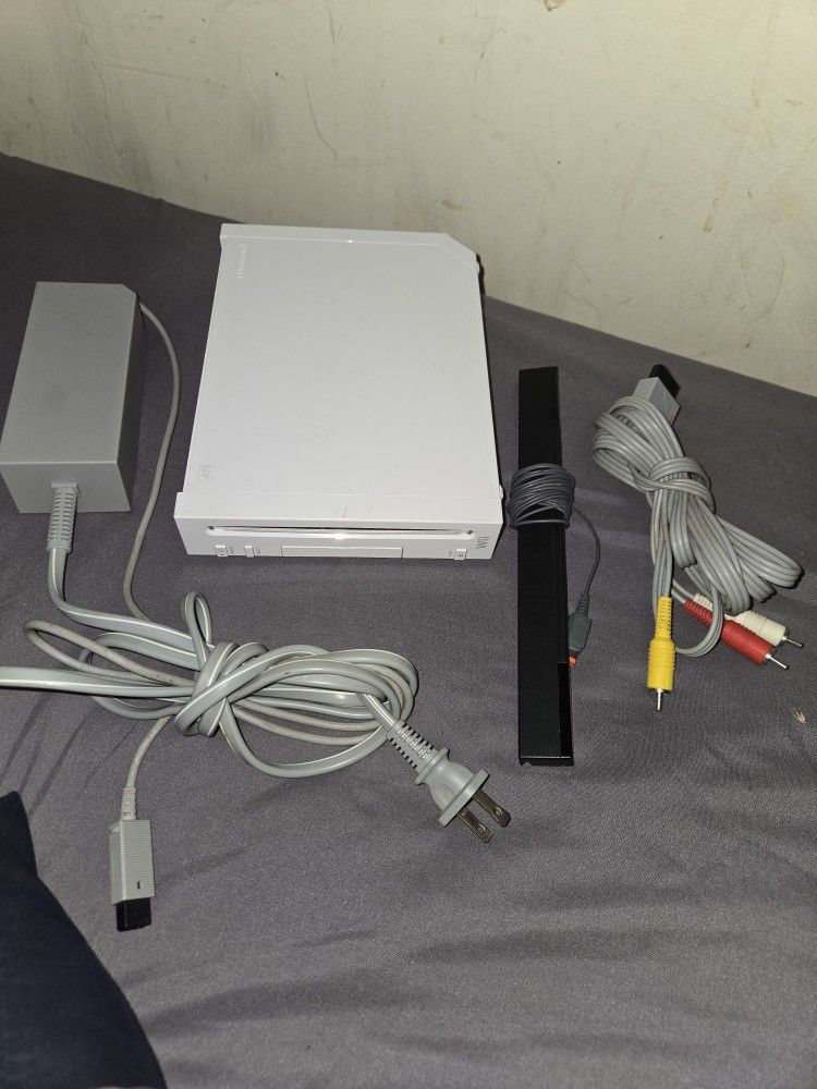 Complete Nintendo Wii White Console With Cords And Sensor Bar