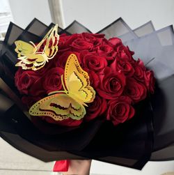 Ramo For National Woman’s Day 50 Roses