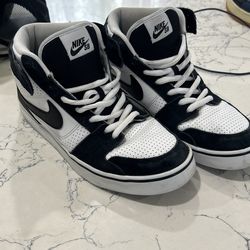 Nike Ruckus