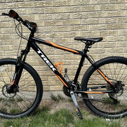 Trek 3500 Mountain Bike, 26” Wheels 18” Frame