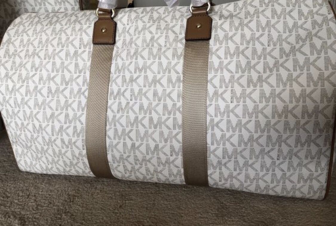 Michael Kors Jet Set Travel Bag for Sale in Phoenix, AZ - OfferUp