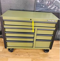 HUSKY Standard Duty 42 in. 8-Drawer Matte Army Green Rolling Tool Cabinet. New. Open box item.