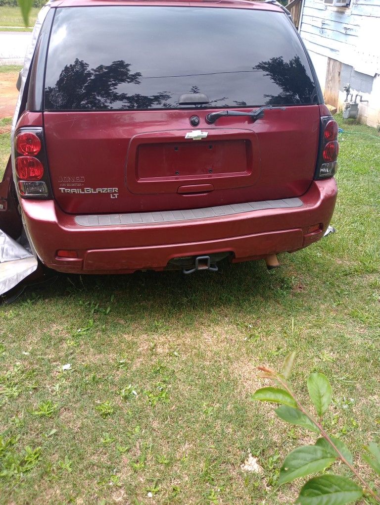 Headlights And Taillight For A 2006 Chevy Trailblazer