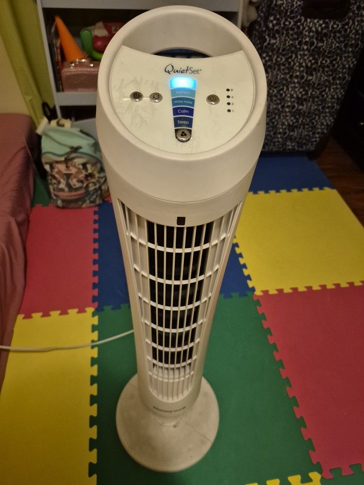 39"H Honeywell QuietSet - Rotating White Tower Fan W/ Remote Control! 5 Speed W/ Stop Timer! Works Perfectly!