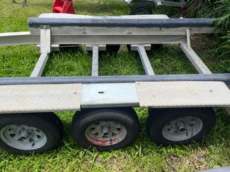 Aluminum triple axel trailer up to 30’ boat or 10,500lb new torsion Axel, new hubs. Read to load…