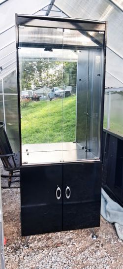Vintage Ashley Furniture Lighted Curio / Display Cabinet - Black Lacquer - 2001