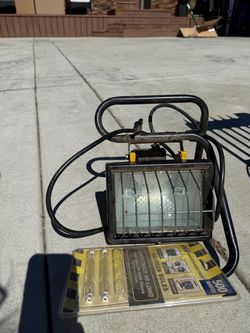 Halogen Work Light with Replacement Bulbs