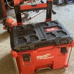 Milwaukee Rolling Packout 