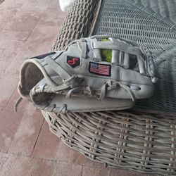 Soto Softball Glove