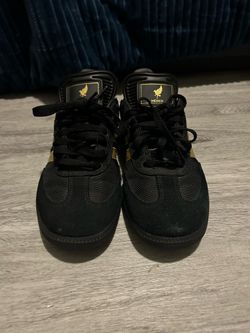 Mexico Adidas sambas gold and black size 7 half