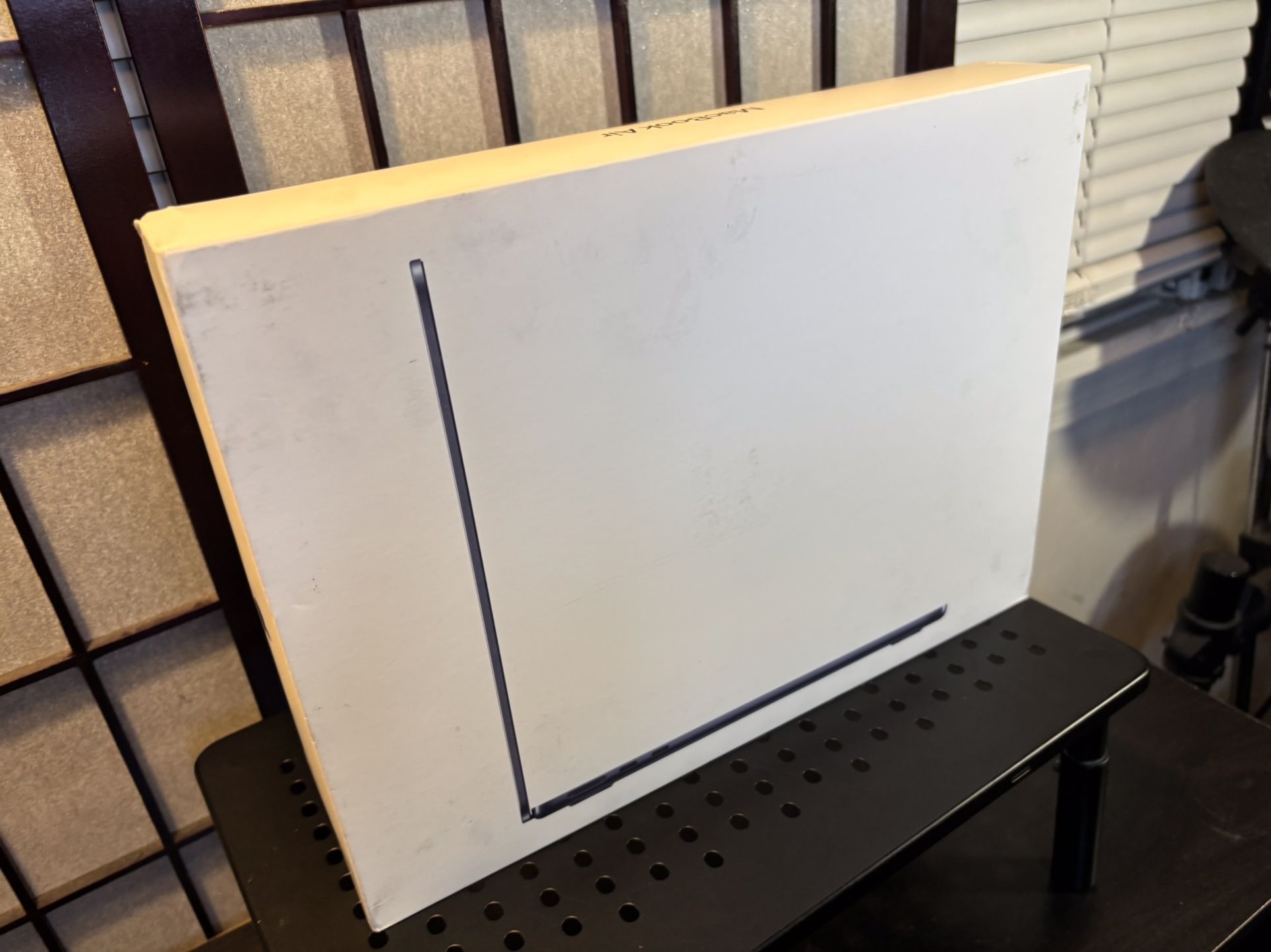 NEW/SEALED Apple 2025 MacBook Air 13-inch Laptop with M4 chip,  16GB RAM, 256GB SSD, Color: Midnight