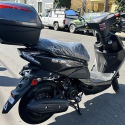 NEW SCOOTER 🛵 SS50 Street legal ✅ Automatic ✅ 4 stroke ✅ 90MPG✅ 50cc✅ USB CHARGING PORT 🔋🔌 Different colors available Black 🖤, blue 💙,