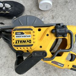 DeWalt FLEXVOLT 60V MAX 7-1/4 in. Cordless Brushless Worm Drive Style Circular Saw, model number DCS577B 