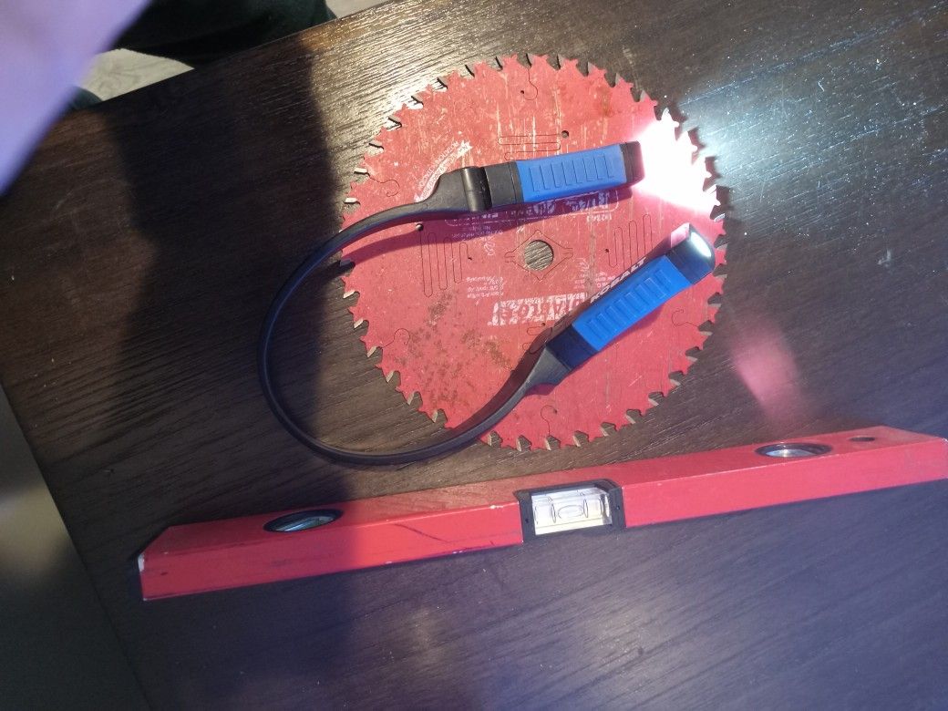 New 81/4 TableSaw Blade And 16 " Level And Neck Lamps