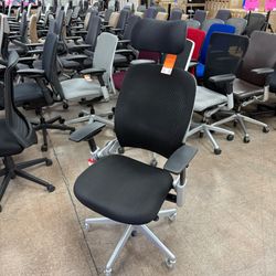 Steelcase Leap V2 Ergonomic Office Chair Adjustable Lumbar 4D Arms Black Titanium Frame