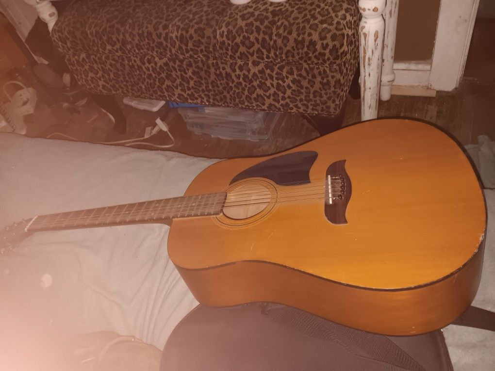 Oscar Acoustic Guitar