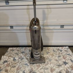 SHARK VACCUM CLEANER