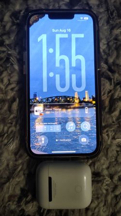 iPhone 16E 128 GB White in case with Airpods