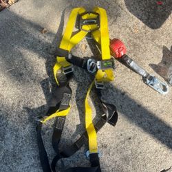 Fall Protection Harness W/ 6’ Retracting Lifeline