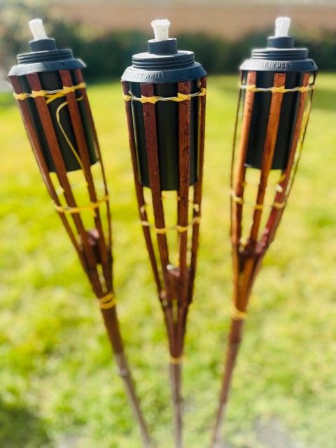 TIKI 57 in. Torch Tahiti Bamboo Brown Torch antorcha