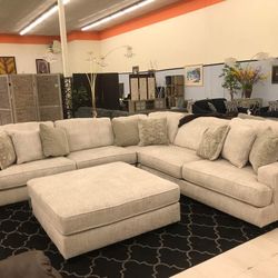 Rawcliffe Parchment Modular Sectional /couch /Living room set