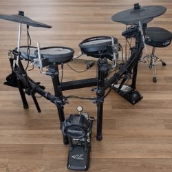 Roland V-Drums electronic drum kit With Monitor Speaker 
