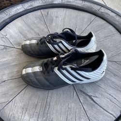 Girls Indoor Adidas Soccer Shoes - Size 6. 