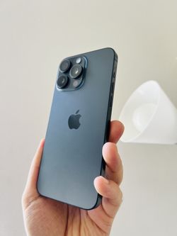 Iphone 15 pro max 1tb black titanium unlocked