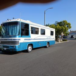 1997  31'  Gulfstream Motor home.