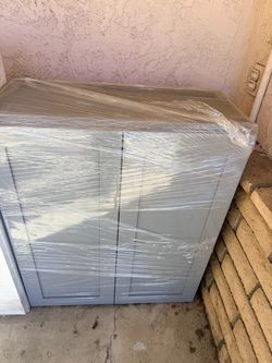 Clearance wall cabinet