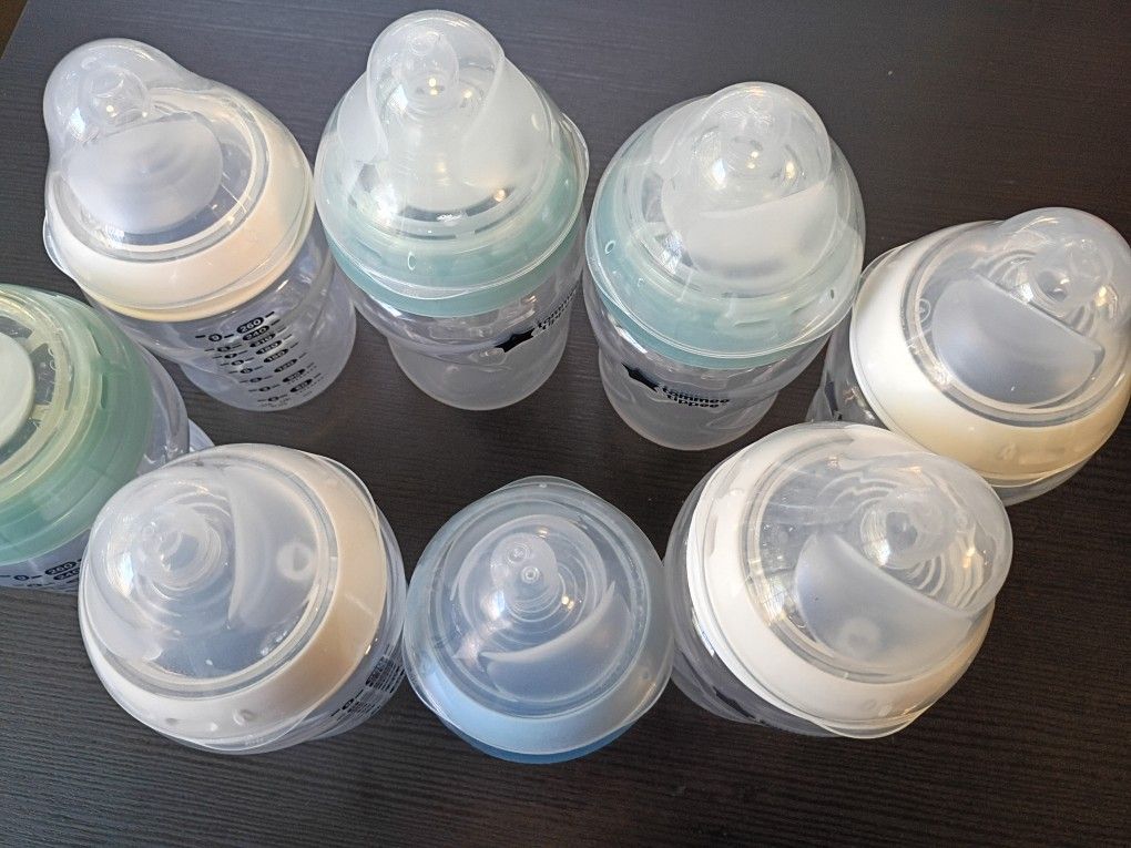 Baby Bed Crib, Mattress,Sheets,Pump, Bottles And Clothes