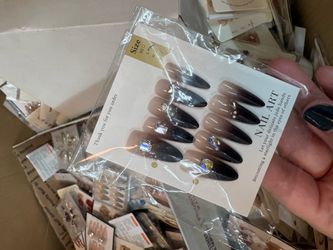 Press on nails