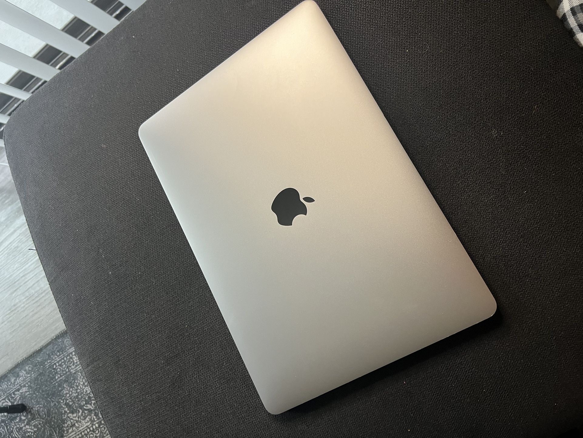 MACBOOK PRO i5 2.9GHz 13.3-INCH 8GBRAM 512GB SILVER (MLH12LL/A-TOUCH)