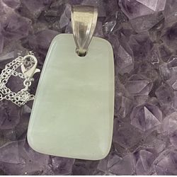 Green Chalcedony Pendant Necklace 