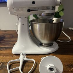KitchenAid Classic 4.5qt Stand Mixer -10 Speeds, Metal, Includes Beater & Dough Hook