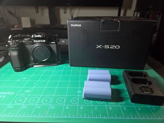Fujifilm X-S20