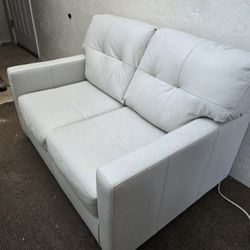 🔥 Like New Ashley Belziani Loveseat Modern & Comfy!