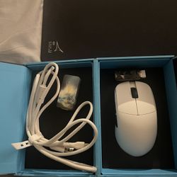 Mouse And Mousepad Bundle -Lamzu Atlantis Mini Champions Edition + Artisan Zero 