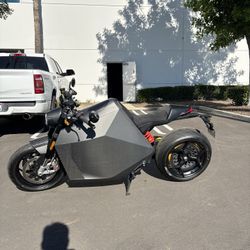 Da Vinci  Motorcycle 125 MPH  225 Miles Per Charged At Turbopowersports Com  We Offer Financing 