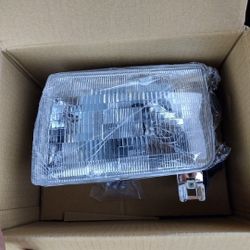 1999 To 2000 Nissan Frontier Headlights One New The Other Used But In Good Condition