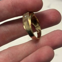 14 solid gold ring with diamond 