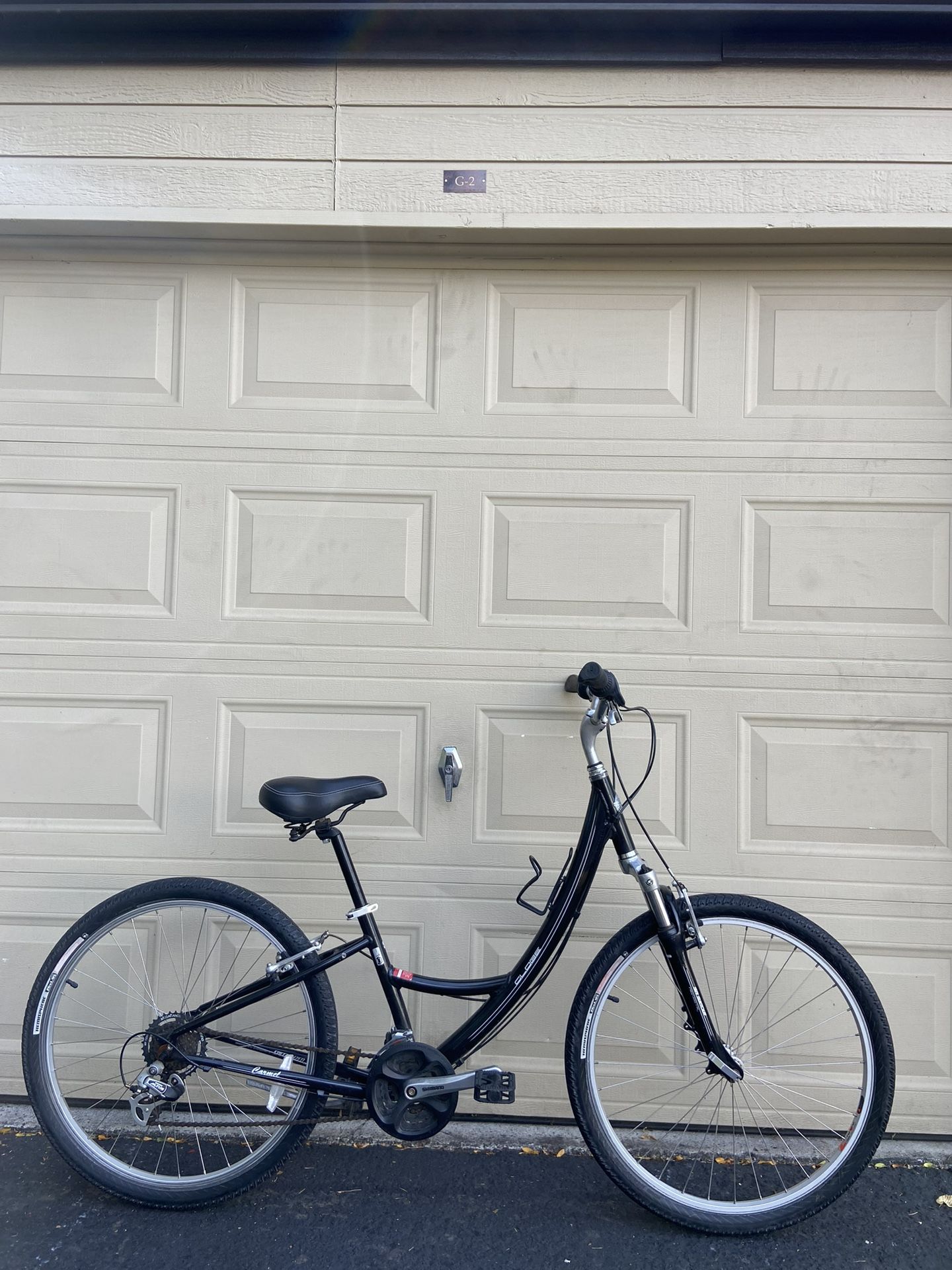 Small Specialized Globe Carmel β 21-Speed β Step-Thru Comfort Hybrid Bike Womenβs Bicycle