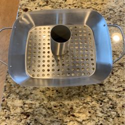 Pampered chef barbecue roasting pan and can hold her