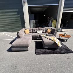 Sectional Sofa/ Couch (We Deliver) Ottoman Included