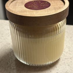 Woodwick Candle With Orange Fragrance And Clear Container With Wood Lid That Seals