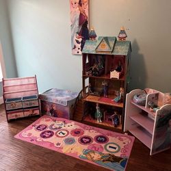 Elsa and Anna bedroom stuff