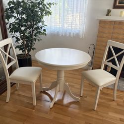 BRAND NEW DINING TABLE