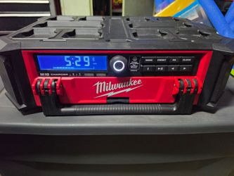 Milwaukee packout jobsite radio 2950-20 m18 charger