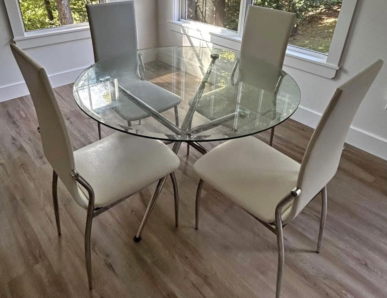 GLASS & CHROME dining table 🙃👌🏻🫶🏻